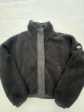 Vuori Cozy Sherpa Jacket in Graphite